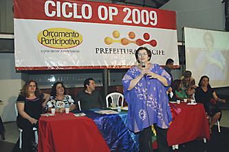A secretária Amparo Araújo compôs a mesa