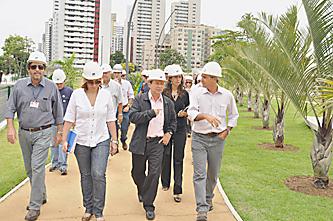 Secretários acompanharam a visita do prefeito às obras do Parque
